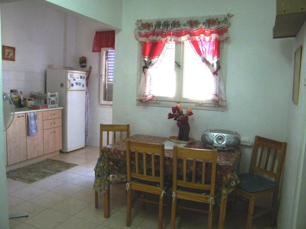 Stella Maris Hosting Apartman Haifa Szoba fotó
